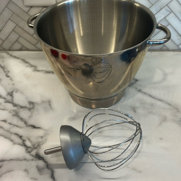 Cuisinart Silver Bowl and Wisk - Picture 1 of 4